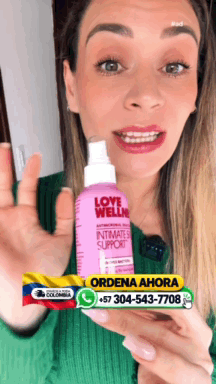 Clienta mostrando el spray íntimo